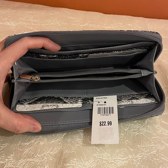 Faux Leather Snakeskin Wallet - Picture 3 of 4